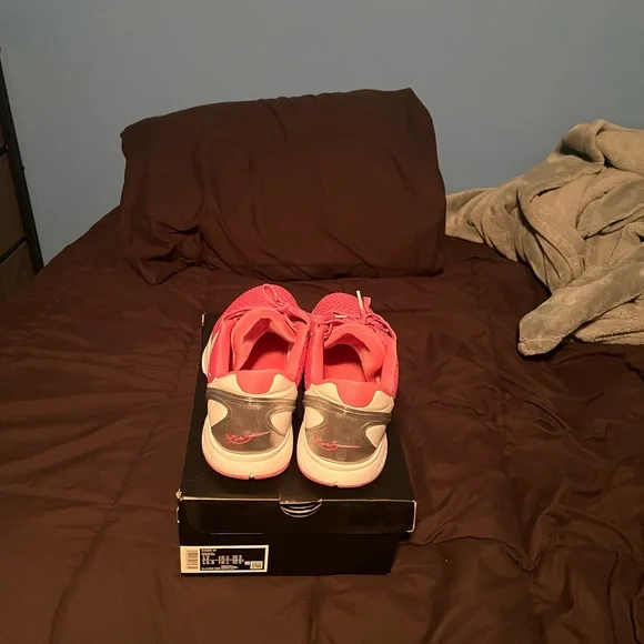 Kobe 6 Kay Yow Think Pink - Picture 4 of 6